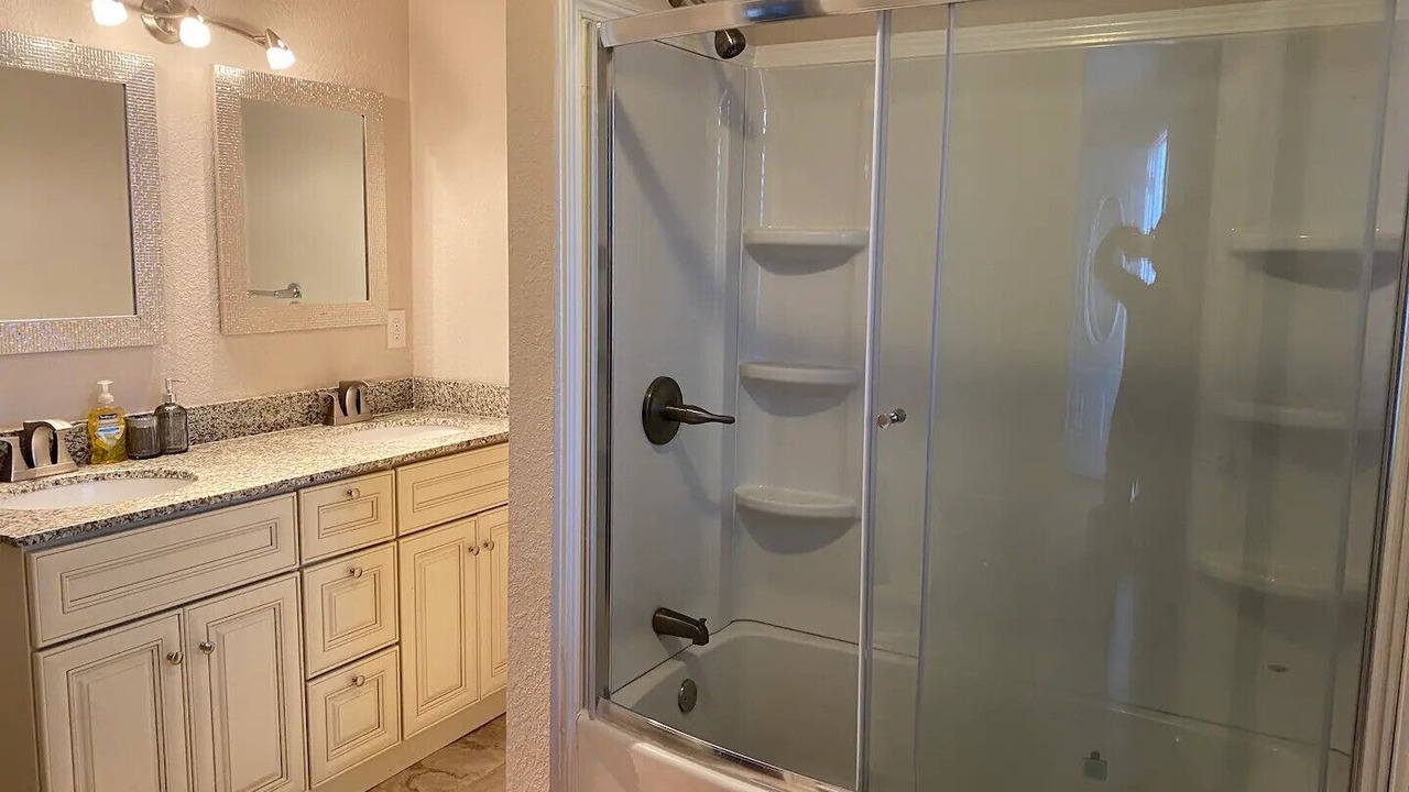 Photo of Bathroom in Thousand Oaks
