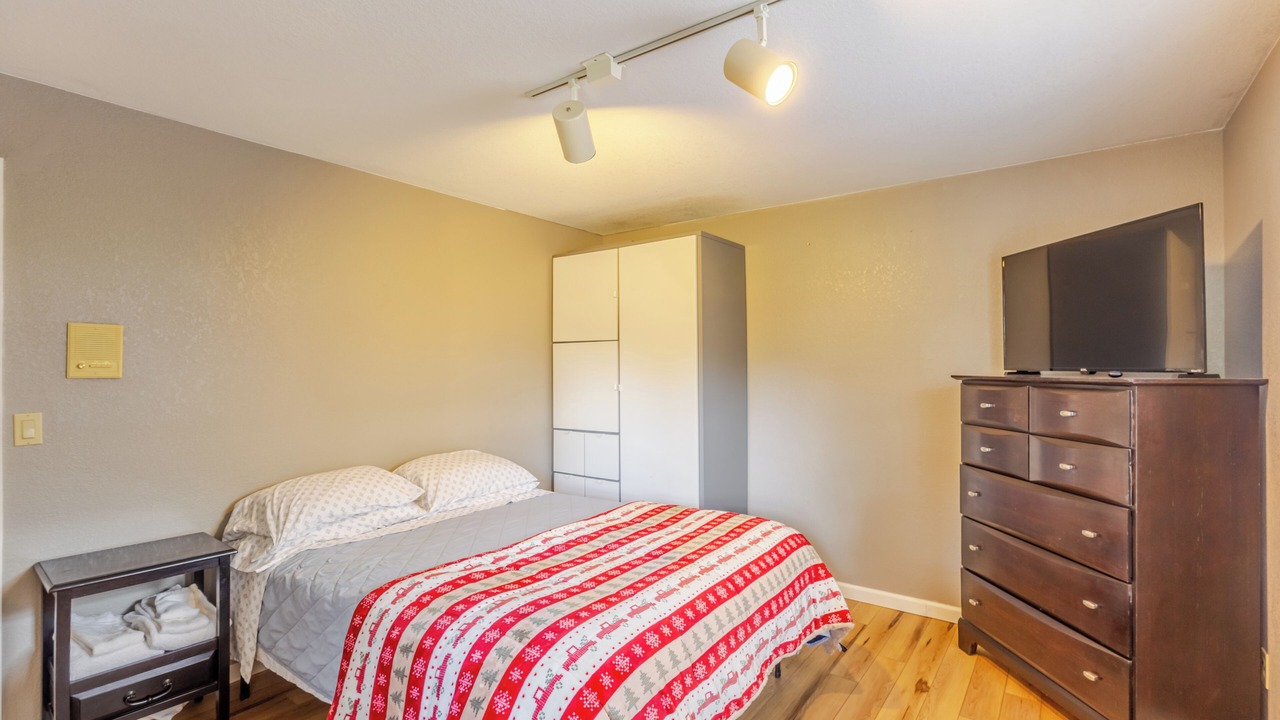 Photo of Bedroom in Gleneagle