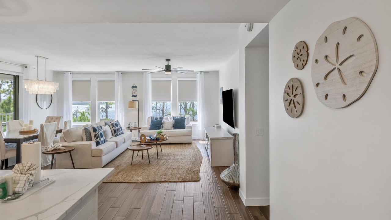 Photo of Livingroom in Baytowne Wharf