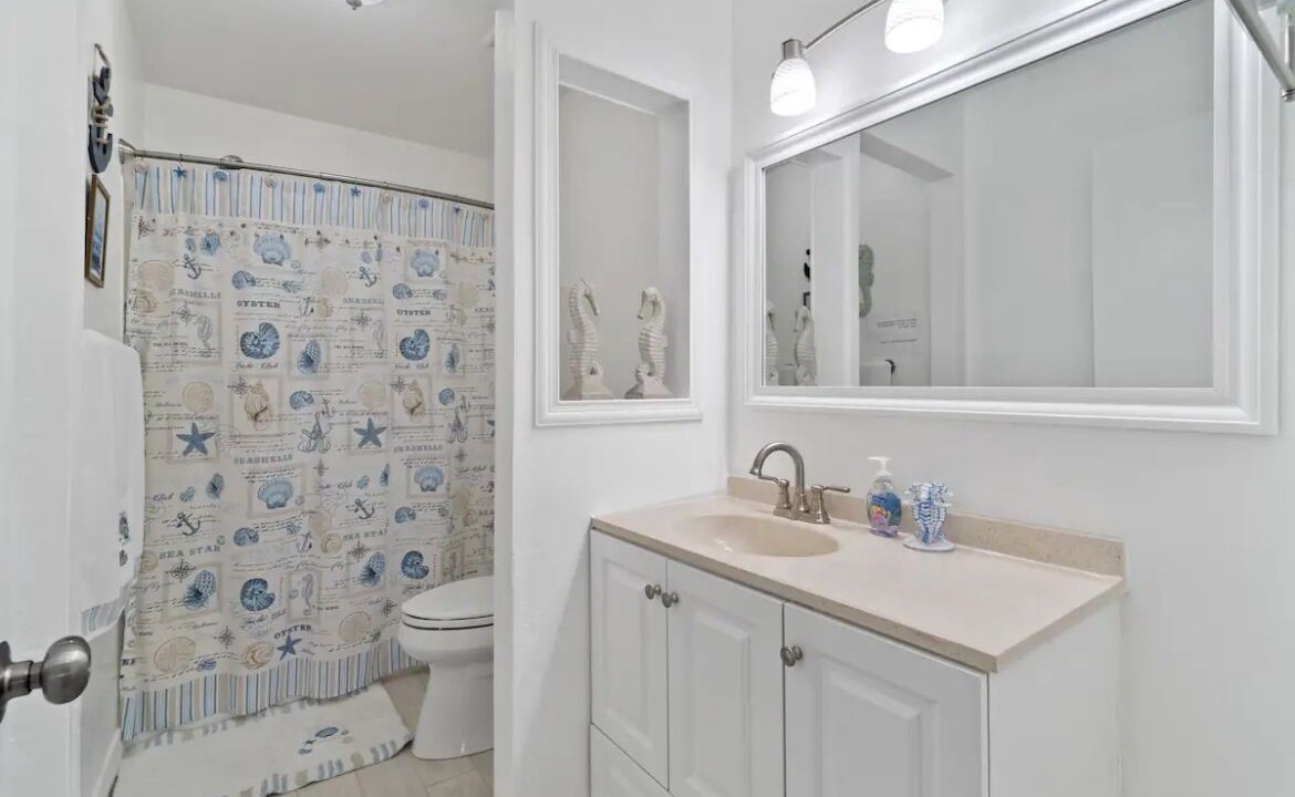 Photo of Bathroom in Navarre Beach