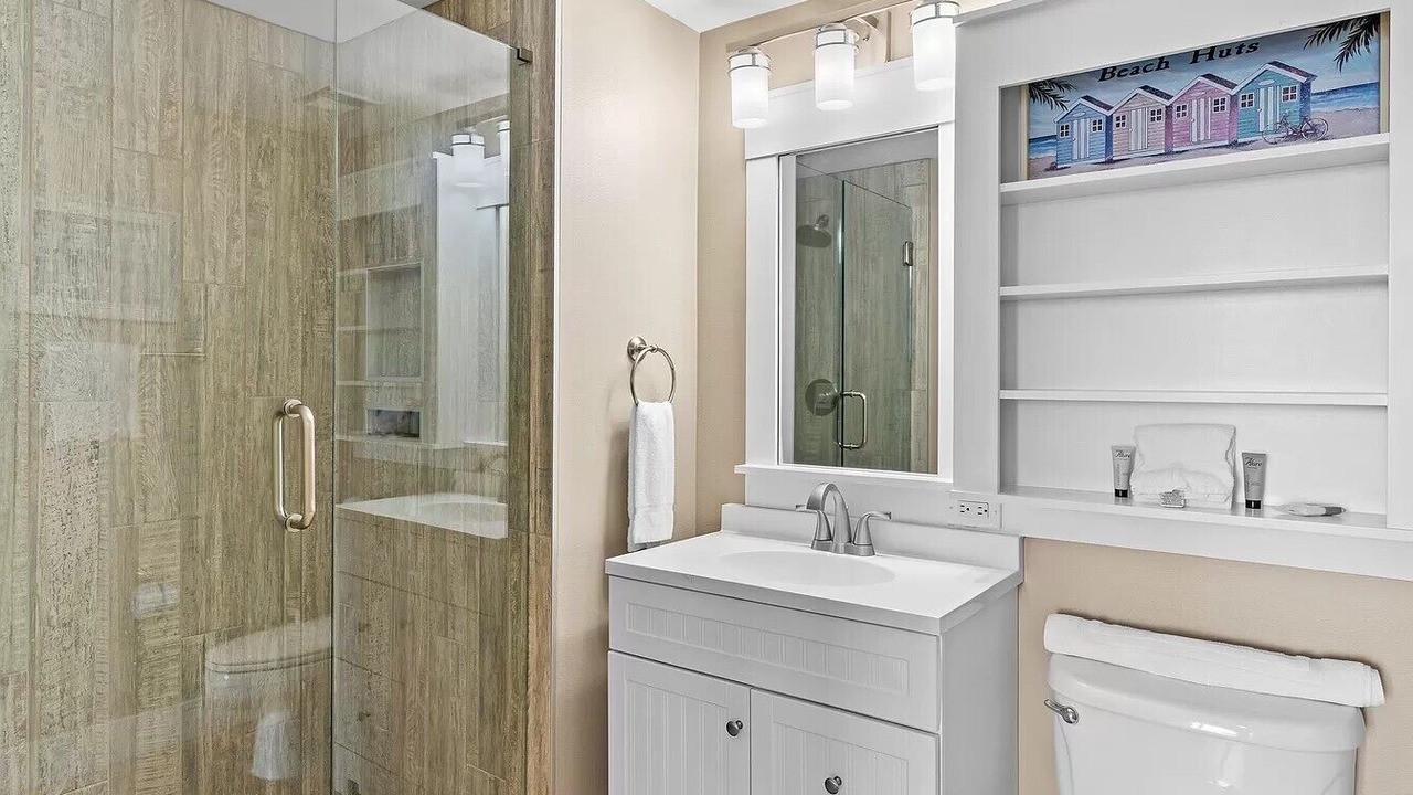 Photo of Bathroom in Baytowne Wharf