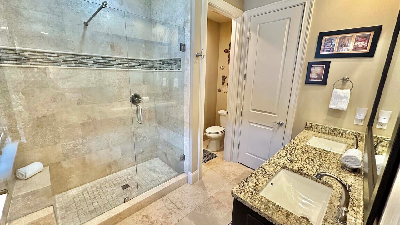 Photo of Bathroom in Villa Lago
