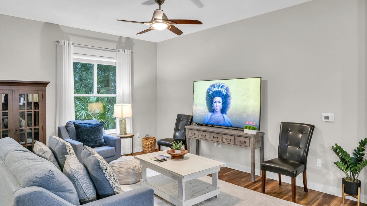 Photo of Livingroom in Baytowne Wharf