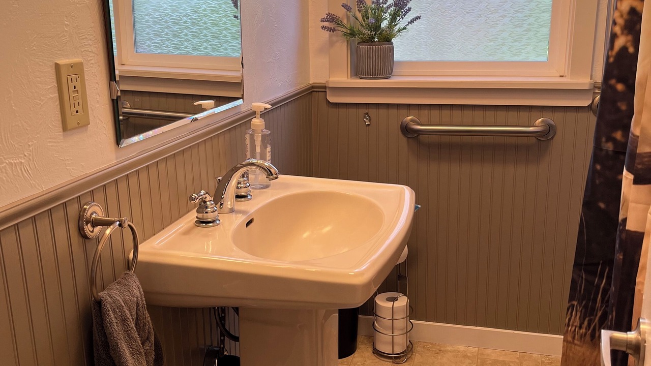 Photo of Bathroom in Trail