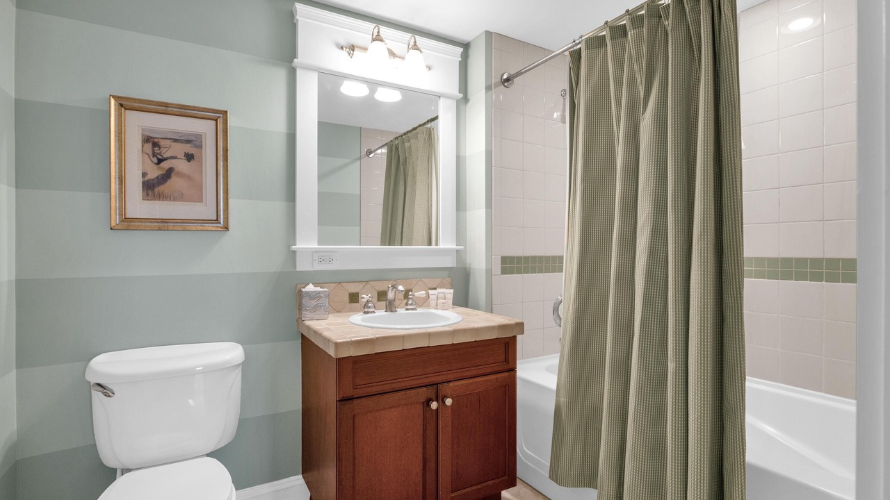Photo of Bathroom in Baytowne Wharf