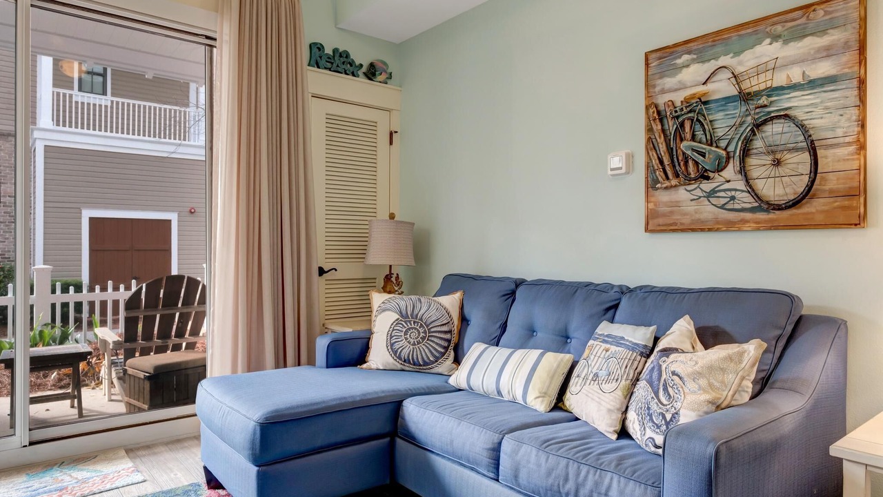 Photo of Livingroom in Baytowne Wharf