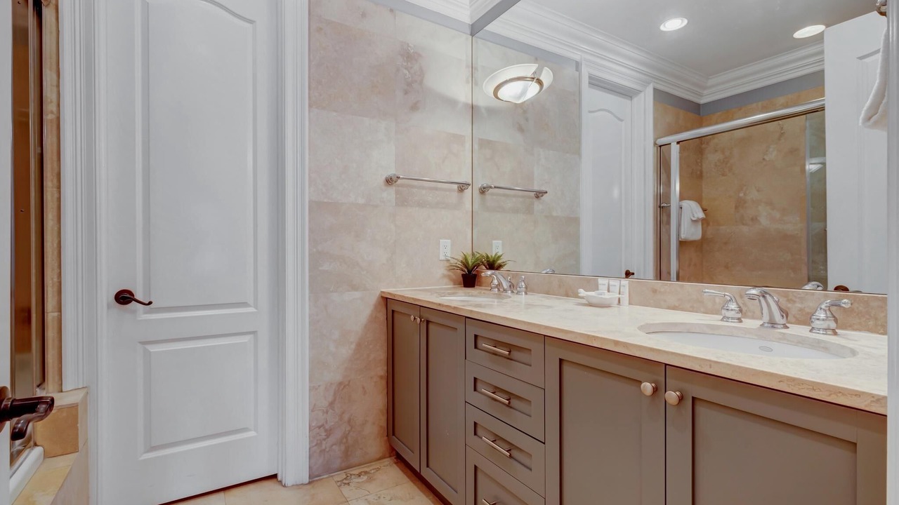 Photo of Bathroom in Baytowne Wharf