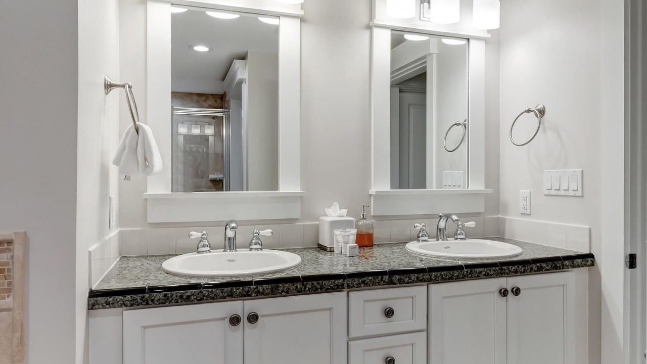 Photo of Bathroom in Baytowne Wharf