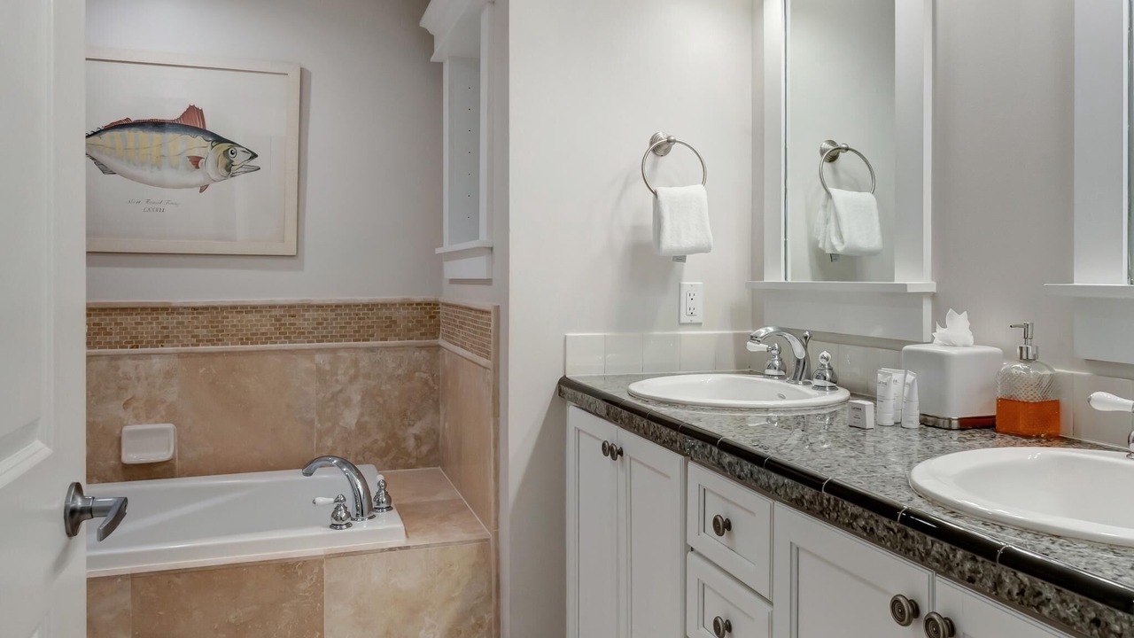 Photo of Bathroom in Baytowne Wharf