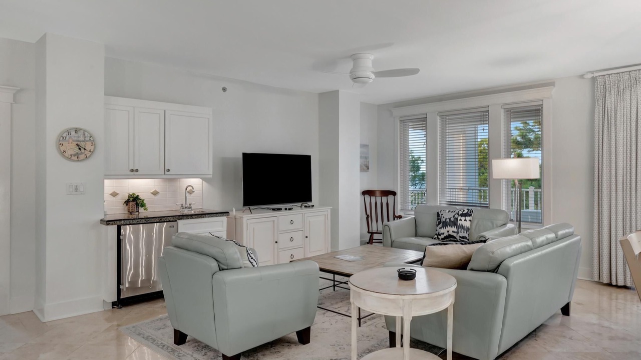 Photo of Livingroom in Baytowne Wharf