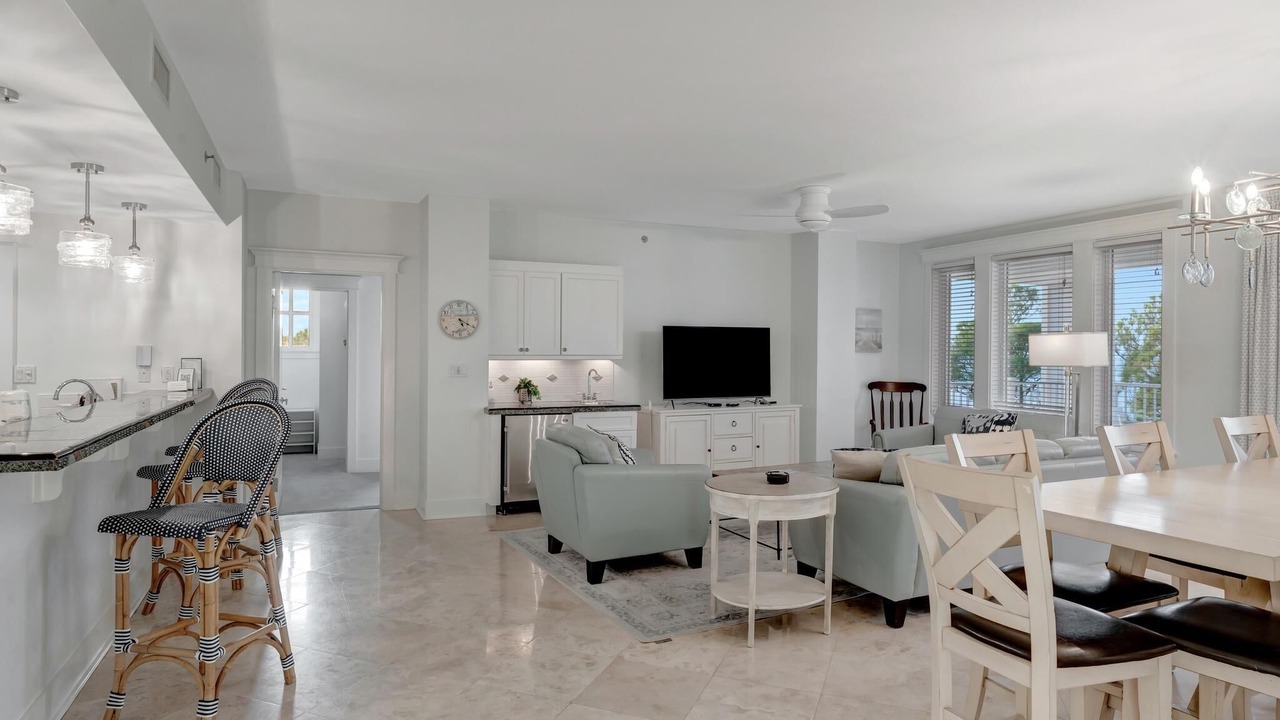 Photo of Livingroom in Baytowne Wharf