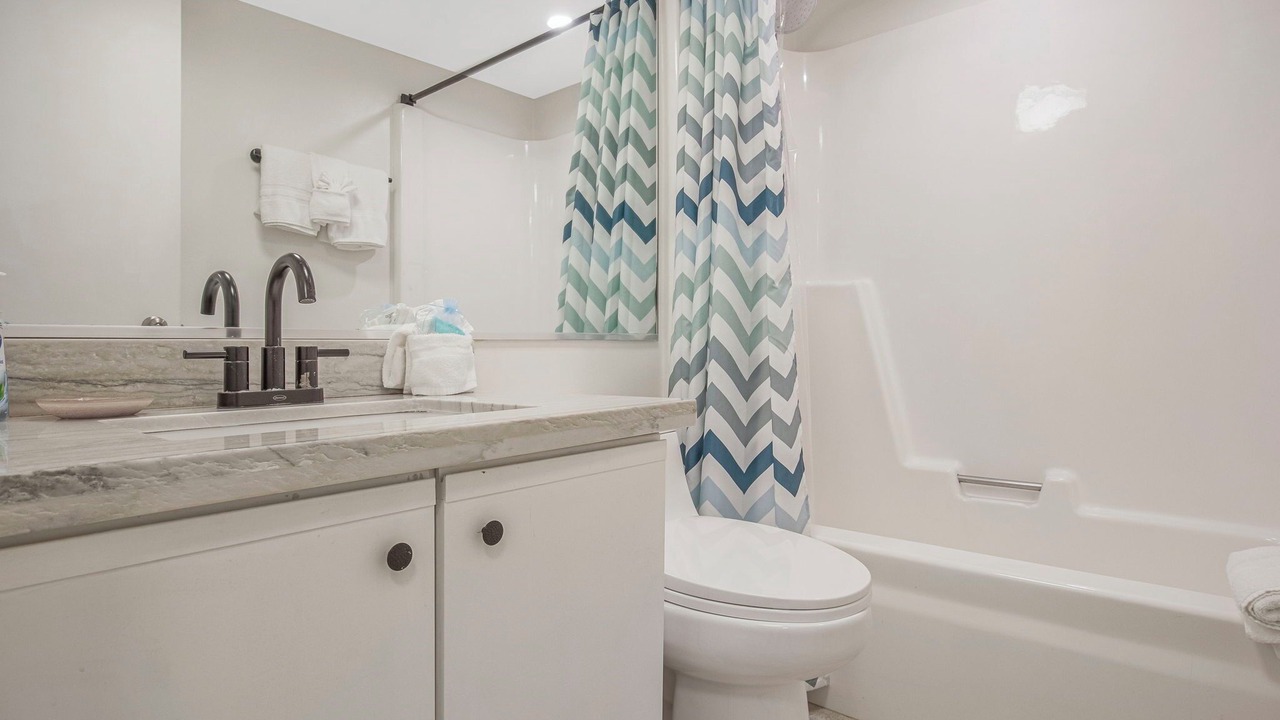 Photo of Bathroom in Orange Beach East