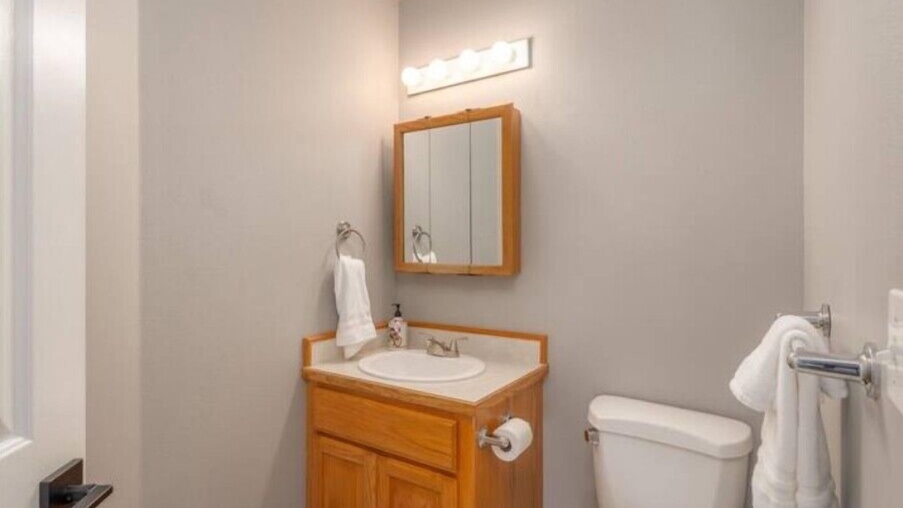 Photo of Bathroom in Green