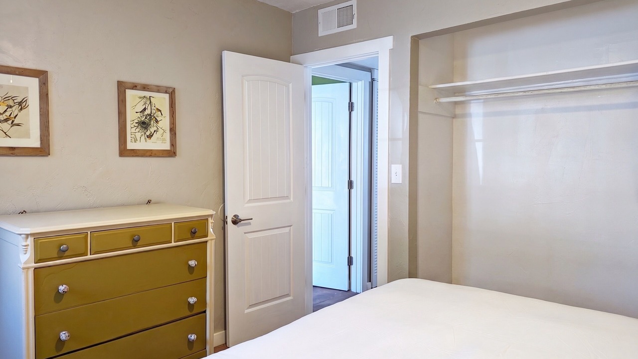 Photo of Bedroom in Manitou Springs Historic District