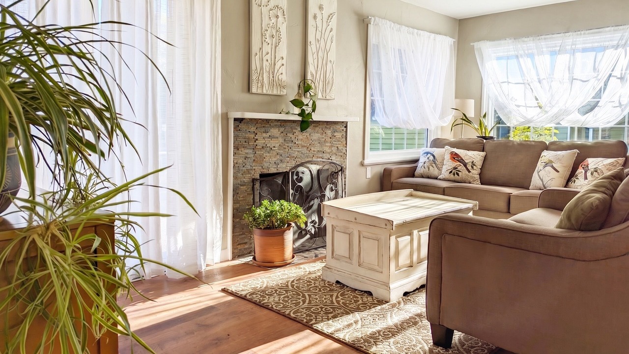 Photo of Livingroom in Manitou Springs Historic District