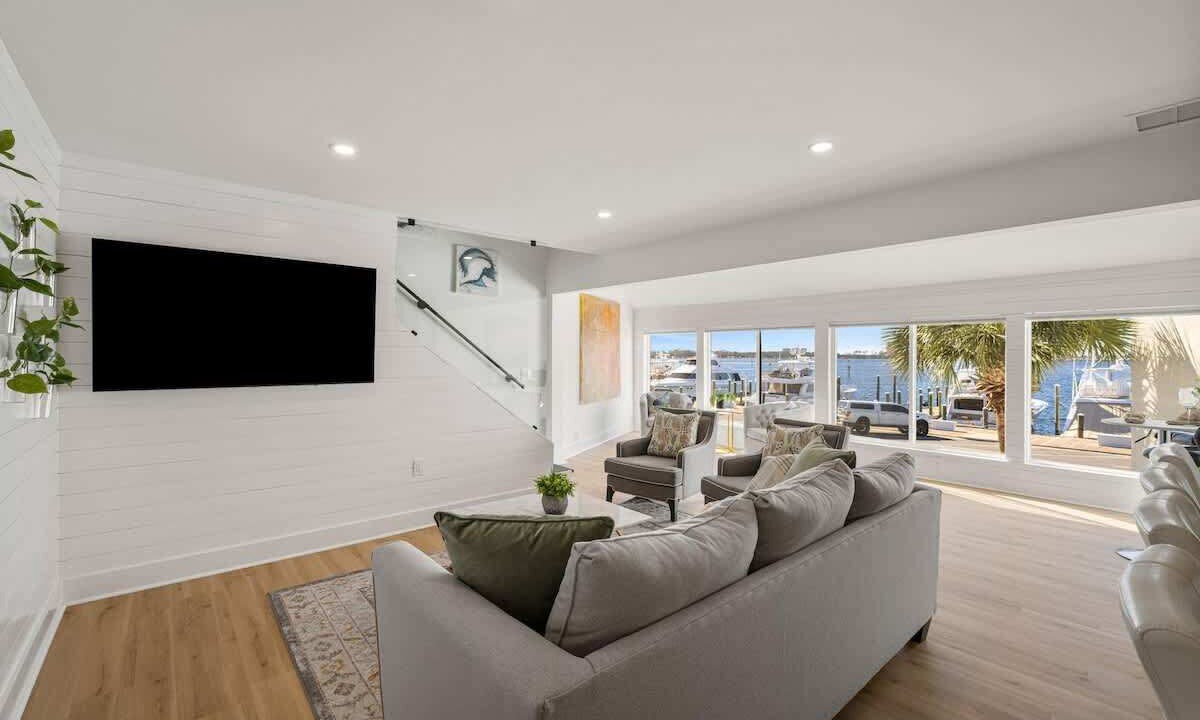 Photo of Livingroom in Upper Grand Lagoon