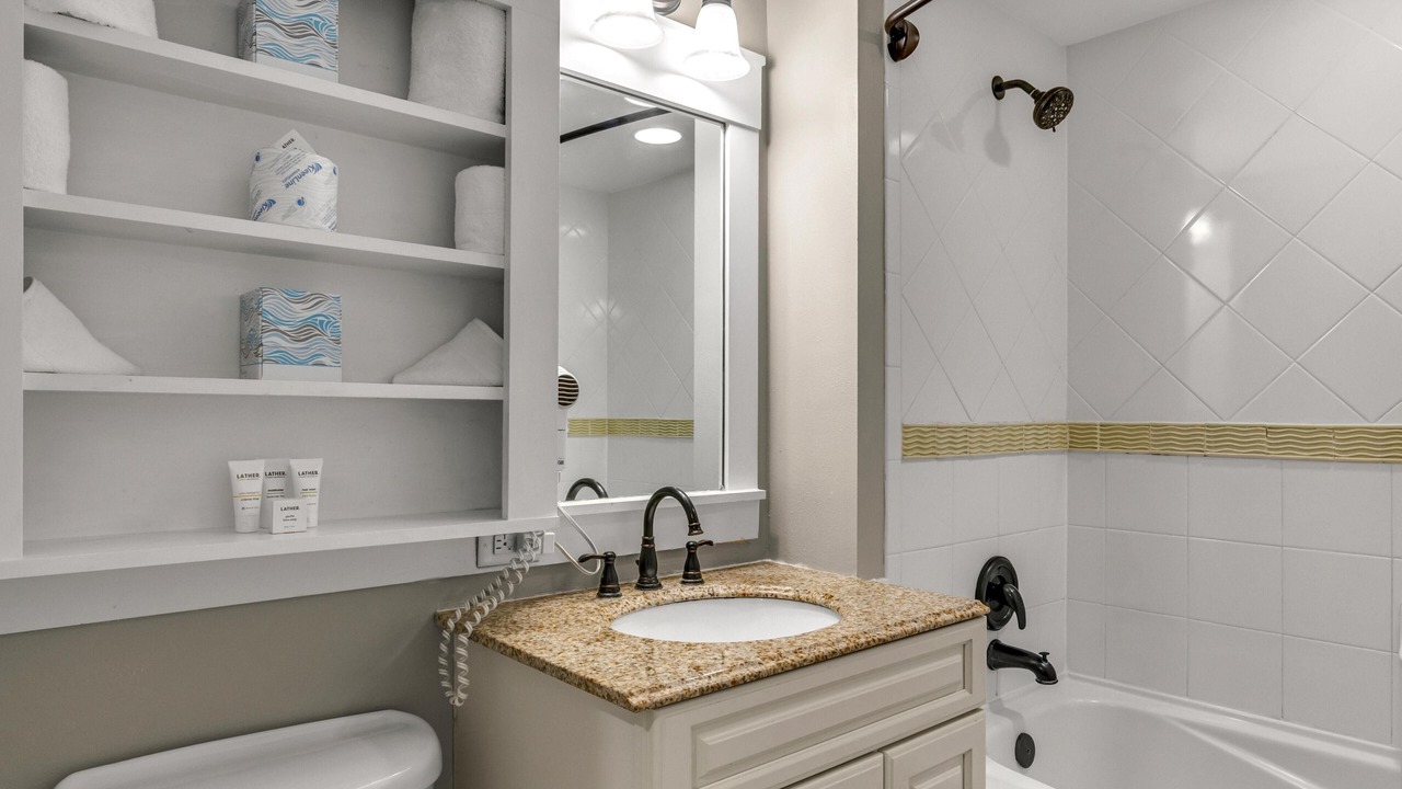 Photo of Bathroom in Baytowne Wharf