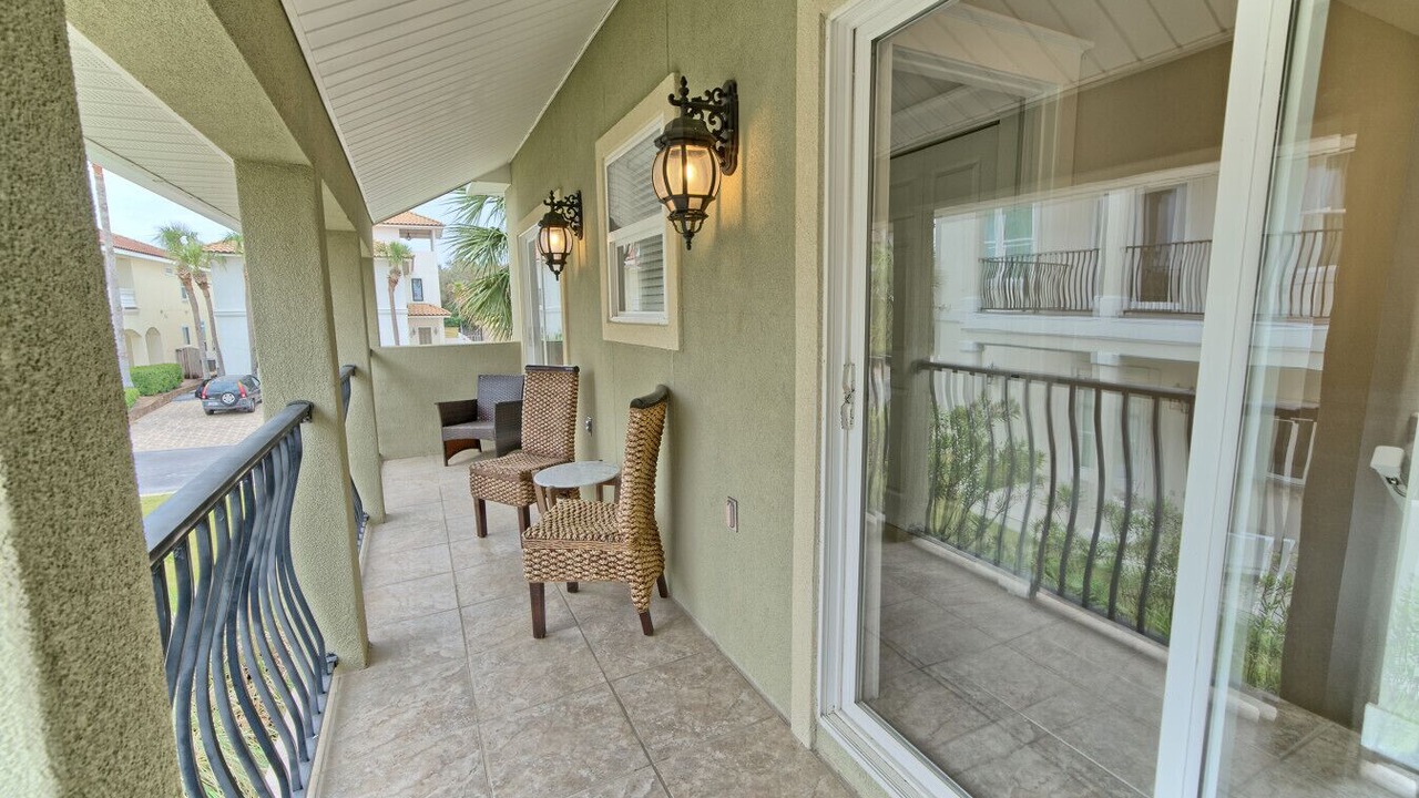 Photo of Patio Balcony in Fort Bay