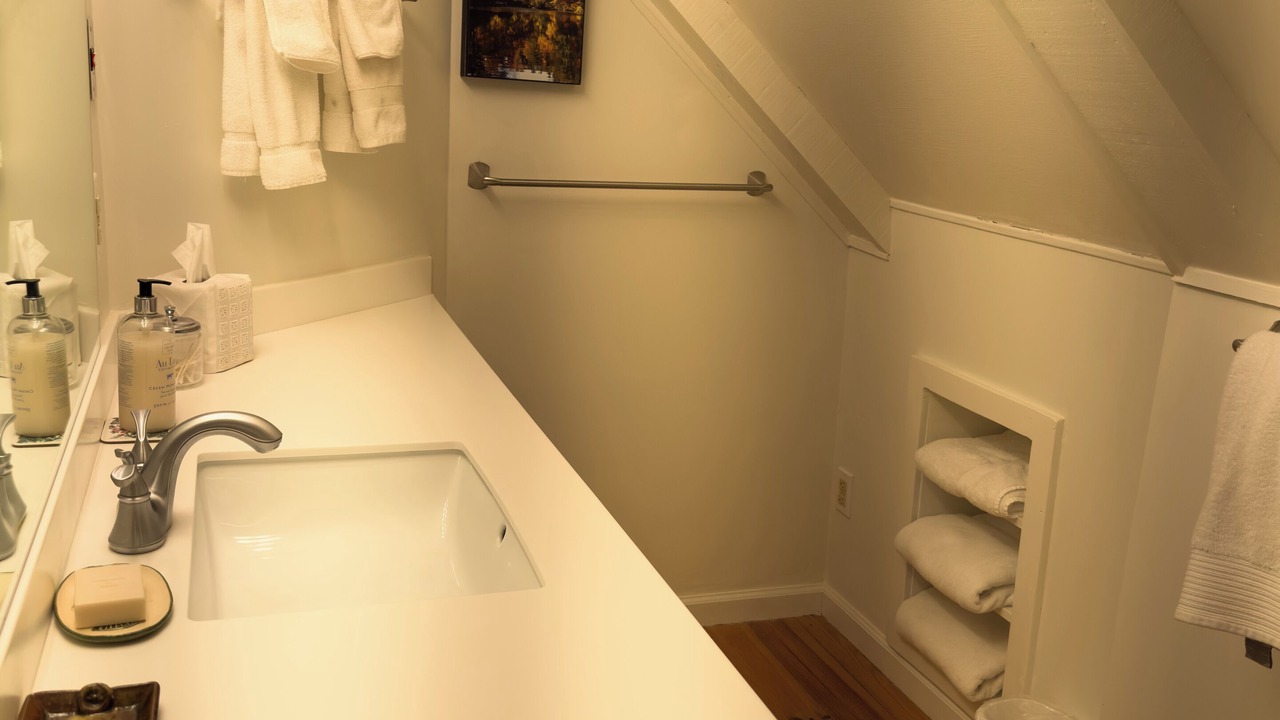 Photo of Bathroom in Mirror Lake