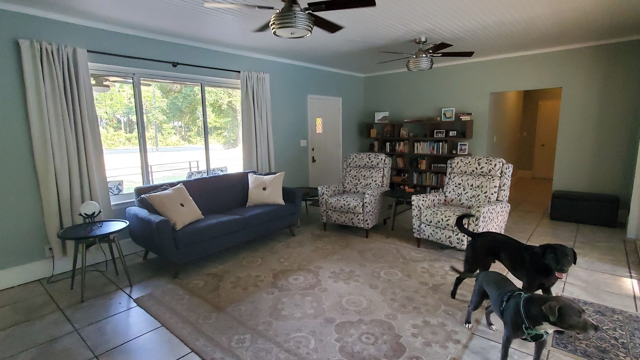 Photo of Livingroom in Southeast Pensacola