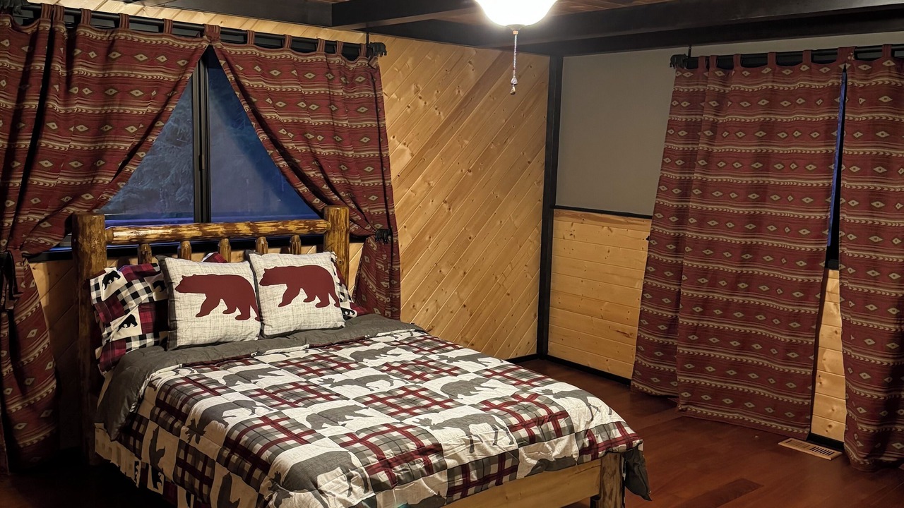 Photo of Bedroom in Umpqua