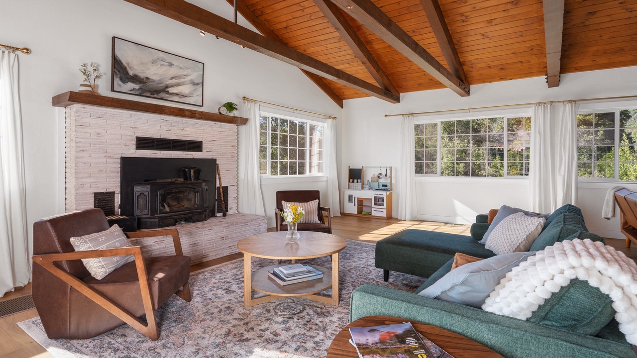 Photo of Livingroom in Yosemite Forks