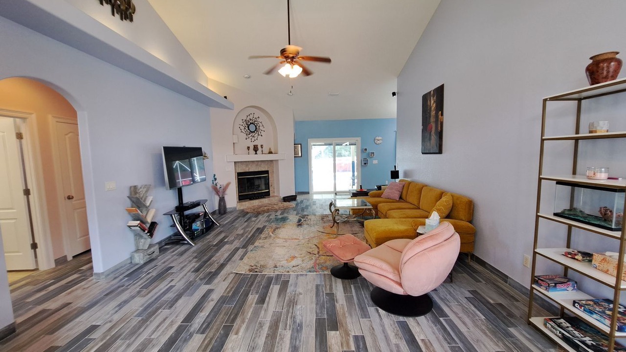 Photo of Livingroom in Creekwood