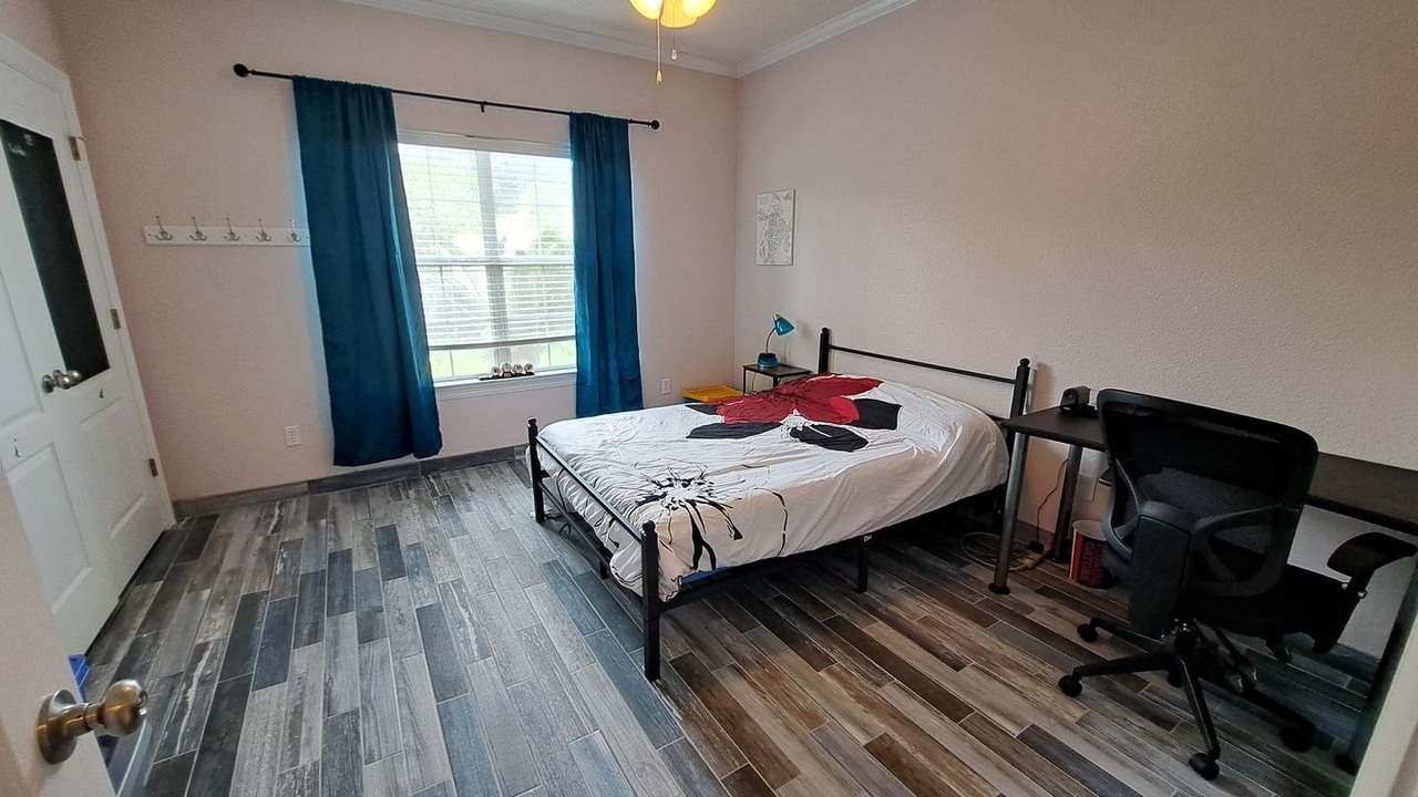 Photo of Bedroom in Creekwood