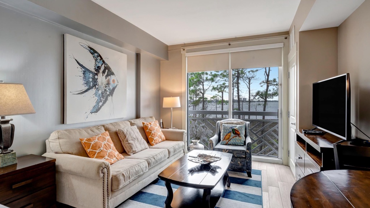 Photo of Livingroom in Baytowne Wharf