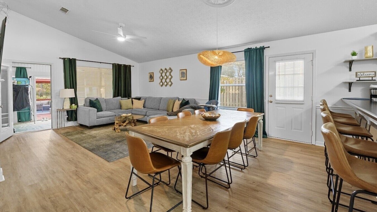 Photo of Livingroom in Sunnyside