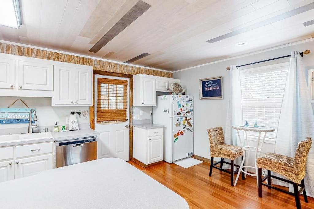 Photo of Kitchen in Biltmore Beach