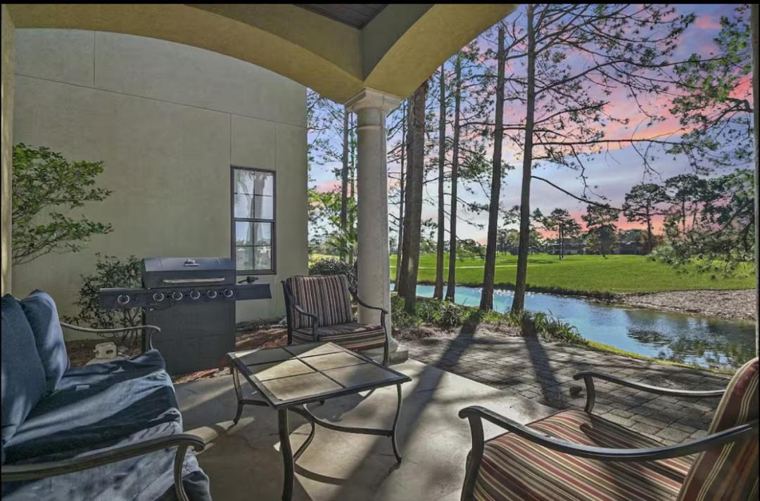 Photo of Patio Balcony in Villa Lago