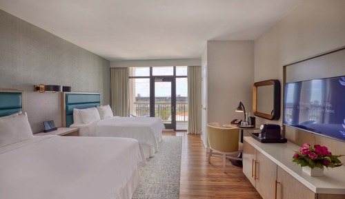Executive Suite, 2 Queen Beds, Balcony, Resort View (Mobility Accessible, Tub)