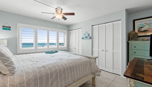 Panoramic Condo, 2 Bedrooms, Ocean View, Beachfront (115A)