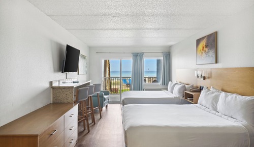 Room, 2 Queen Beds, Kitchen, Beachfront (Walkout)