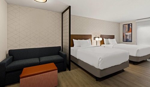 Suite, 2 Queen Beds, Roll-in Shower, Non Smoking