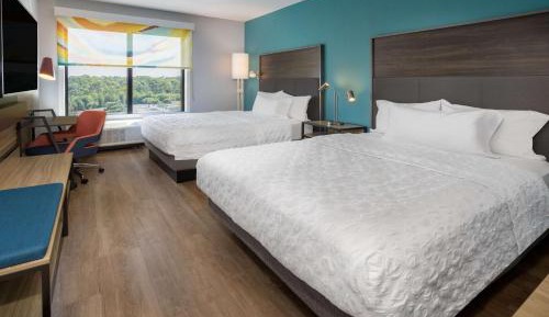 Queen Room with Two Queen Beds - Hearing Access