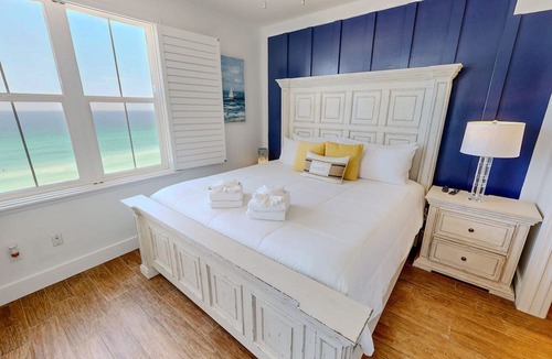 Crystal Beach Condo | The Inn At Crystal Beach Ph 702 4 Bedroom Condo