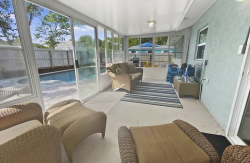 Laguna Beach Estates House | Wanna Go Back 3 Bedroom Home by RedAwning