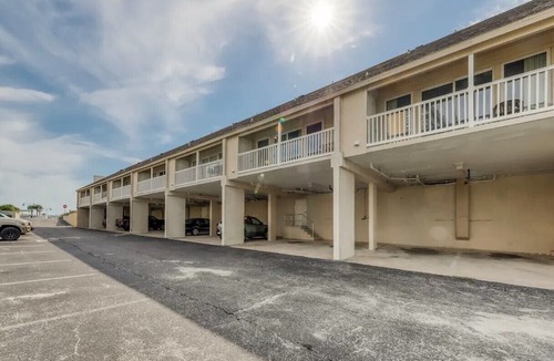 Villa Sabine House | Pensacola Beach and Pier | Waterfront, Free Trolly | My Beach Getaways SDE204