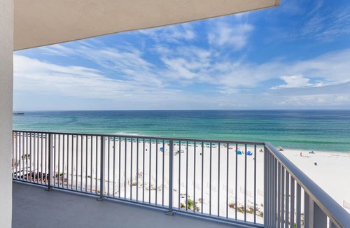 Panama City Beach Hotel | Holiday Inn Express & Suites Panama City Beach - Beachfront by IHG