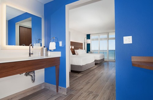 Panama City Beach Hotel | Holiday Inn Express & Suites Panama City Beach - Beachfront by IHG