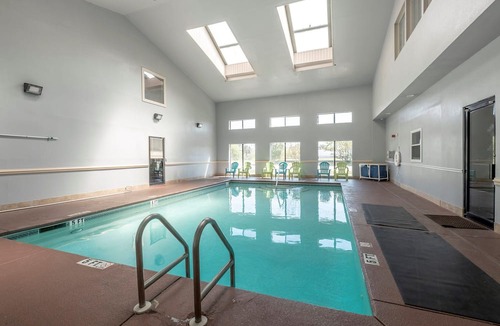 Florida Panhandle Hotel | Red Roof Inn & Suites Pensacola - NAS Corry