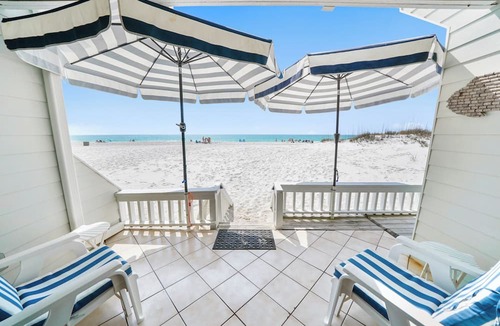 Sunnyside Condo | Very Merry - Renovated Gulf-Front Escape, Steps To Beach