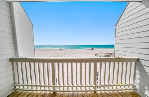 Sunnyside Condo | Very Merry - Renovated Gulf-Front Escape, Steps To Beach