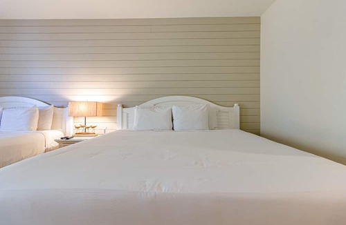 Baytowne Wharf Condo | Recently Renovated 4th Floor Studio w/2 King Beds, Kitchenette, and Modern Comfort at Sandestin Golf and Beach Resort!