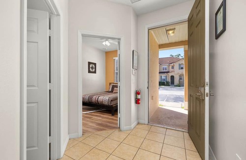 Crestwynd Bay House | GREAT LOCATION in My Home Away-3 bed townhouse SLEEPS 8 just 1.5 miles from WDW!