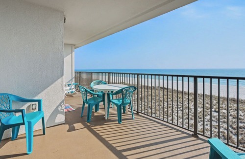 Navarre Beach Condo | Gorgeous Gulf Front Beach Oasis - Emerald Surf #302