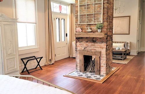 Old East Hill Apartment | The Kelley House | Suite 1 - 1st Floor