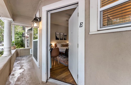 Midtown Sacramento Apartment | Work Play Stay - Downtown Sacramento Convention & Golden1 Center - Large Studio